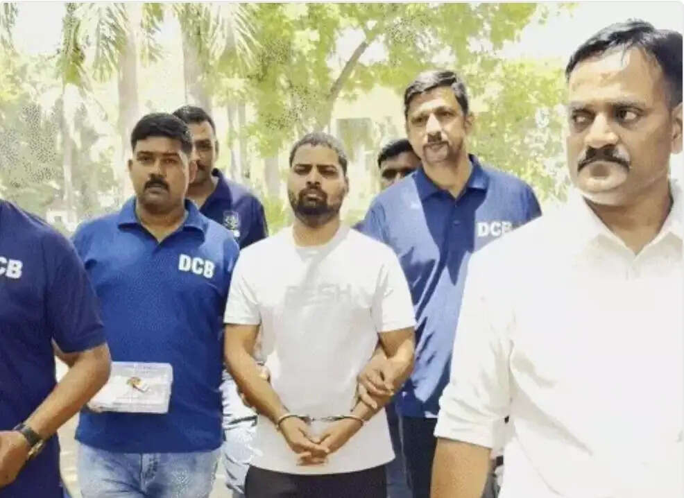 उप्र का कुख्यात गैंगस्टर ‘शोले सिंह’ सूरत से गिरफ्तार