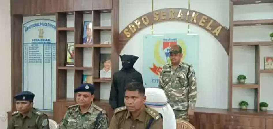 चोरी की बाइक और हथियार के साथ एक आरोपित गिरफ्तार