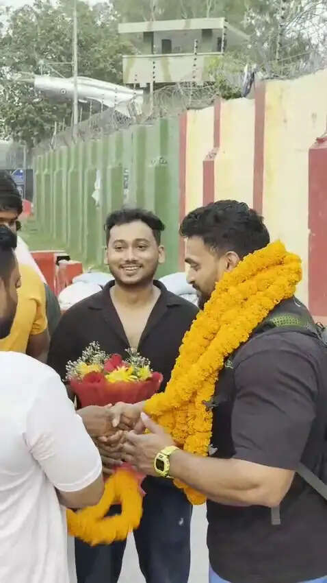 गोरखपुर एयरपोर्ट पर इंटरनेशनल बॉडी बिल्डर सुनीत जाधव का भव्य स्वागत