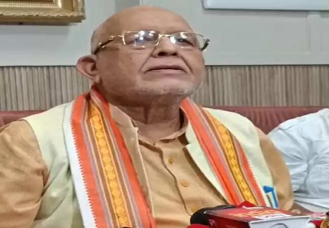 पिछले साल की तुलना में इस बार अप्रैल में राजस्व मदों में 2416.42 करोड़ रूपये की वृद्धि