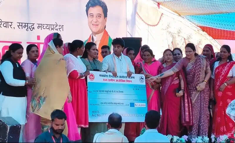 महिलाएं अब देश-प्रदेश तक सीमित नहीं, उनका वैभव विश्व पटल पर हो रहा उजागर : ज्योतिरादित्य सिंधिया