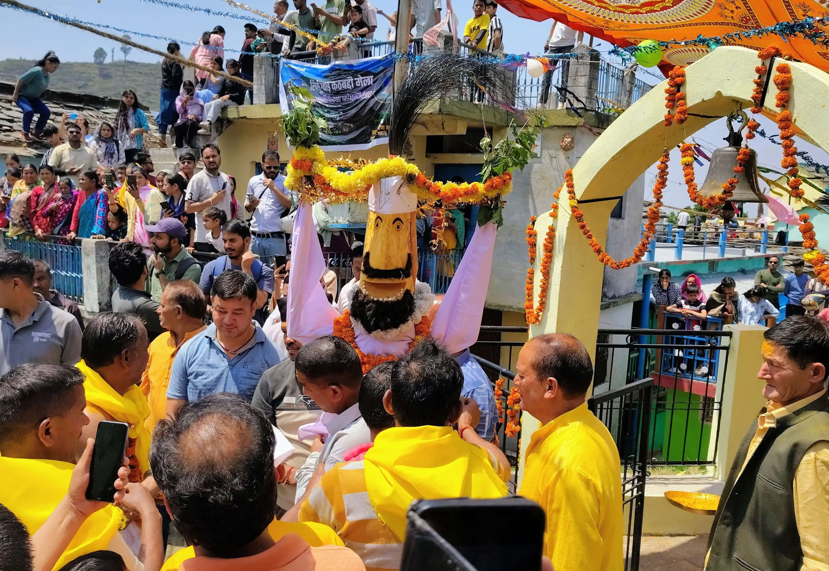 खिर्सू कठबद्दी मेले में उमड़े श्रद्धालु