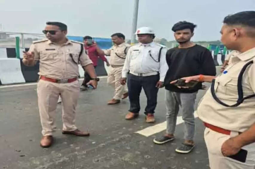 स्टंट करने वाले युवक को पुलिस ने सिरमटोली फ्लाईओवर पर कराया परेड