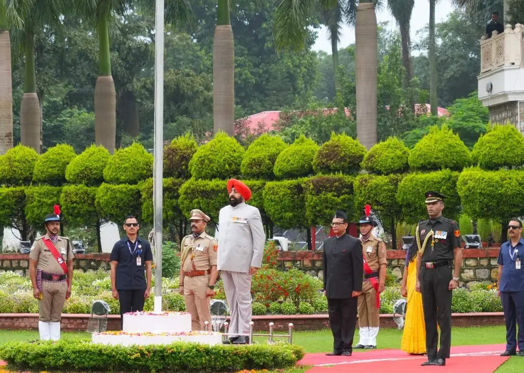 ‘राष्ट्र प्रथम’ की भावना से कर्तव्यों के प्रति प्रतिबद्ध रहें, 2047 तक विकसित भारत के निर्माण में दें योगदान : राज्यपाल