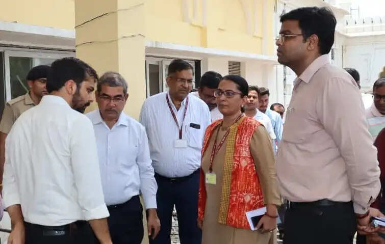 उत्तर रेलवे के महाप्रबंधक ने की अर्धकुंभ -2027 की तैयारियों की समीक्षा