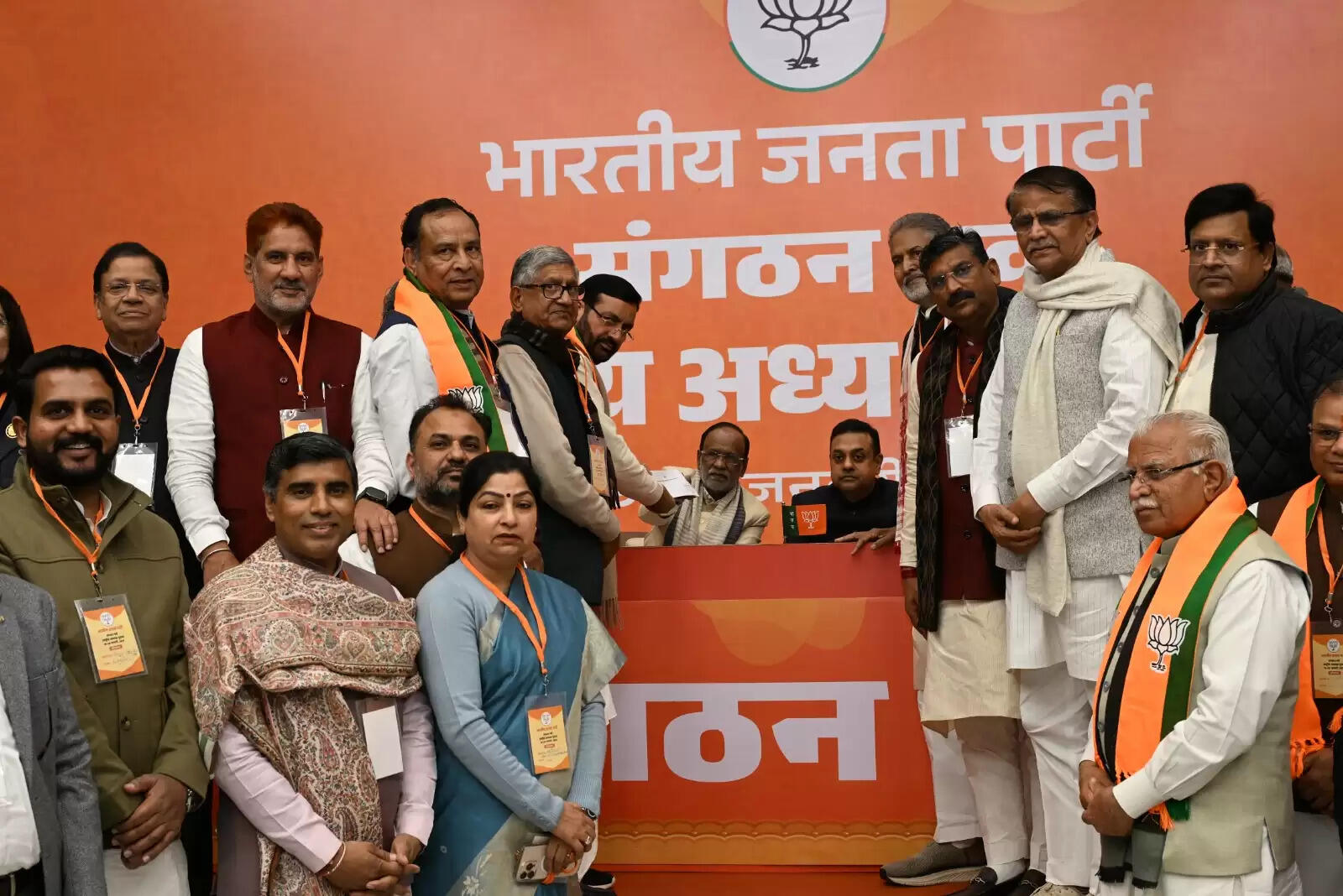 हरियाणा&nbsp;के&nbsp;मुख्यमंत्री&nbsp;समेत&nbsp;बीस&nbsp;नेता&nbsp;बने&nbsp;भाजपा&nbsp;अध्यक्ष&nbsp;के&nbsp;प्रस्तावक