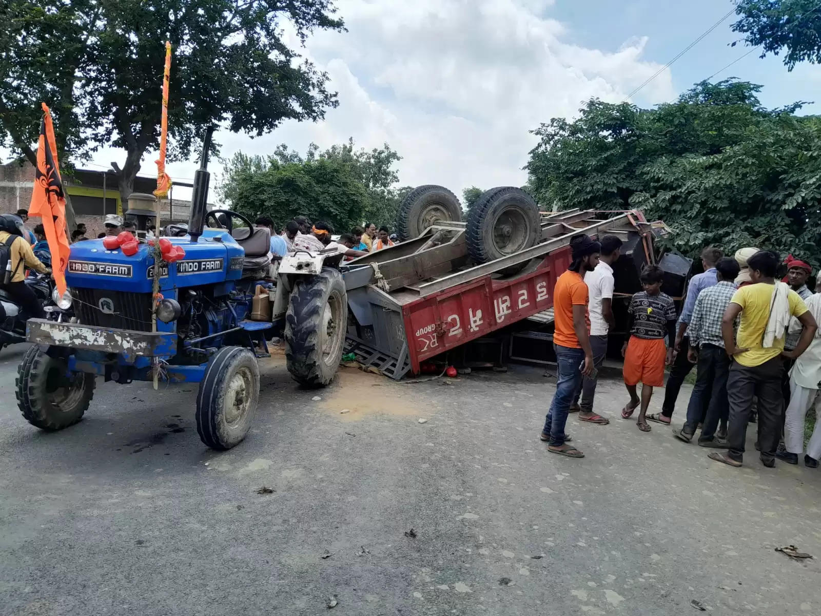 ट्रैक्टर ट्राली पलटने से एक कांवड़िये की मौत,तीन घायल