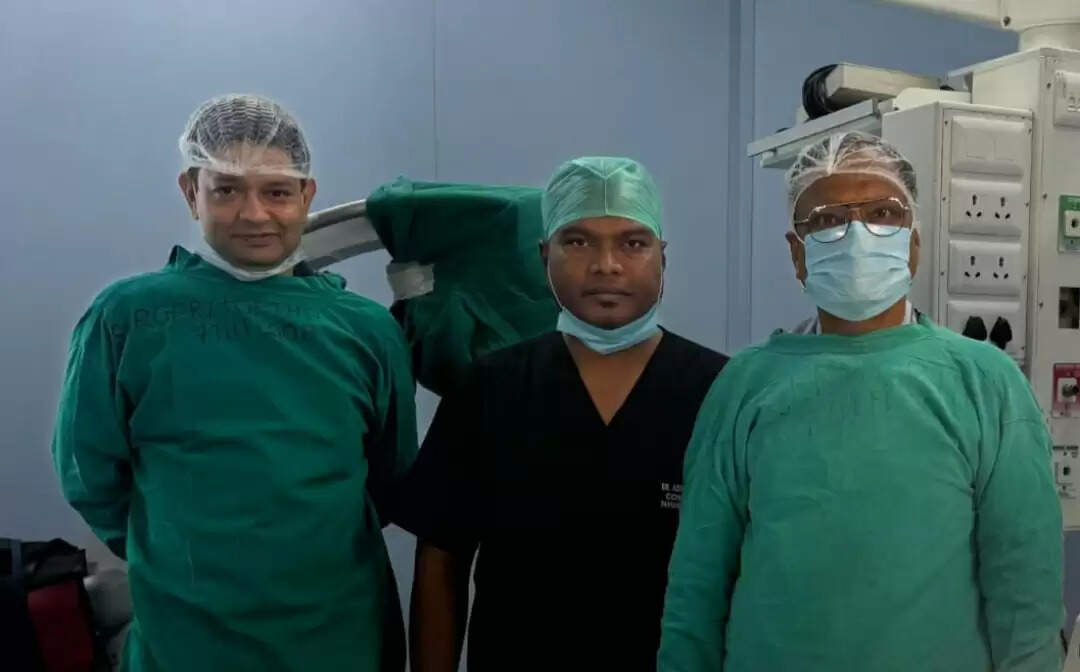 महिला की माइक्रोस्कोप के सहारे पहली बार सदर अस्पताल में स्पाइन सर्जरी