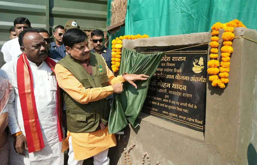 असम के काजीरंगा से मप्र के कान्हा टाइगर रिजर्व में चार जंगली भैंसों का हुआ सफल पुनर्स्थापन