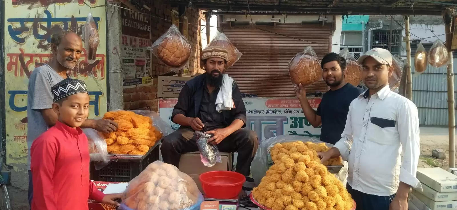 ईद के लिए बाजारों में में उमड़ी भीड़,ईदगाह मैदान पर होगा सामूहिक नमाज