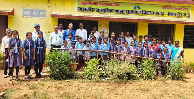 शाला प्रवेशोत्सव के बीच 8 लापरवाह शिक्षकों को शो-कॉज नोटिस जारी