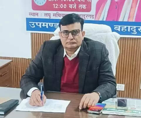 बहादुरगढ़ के नवनियुक्त एसडीएम नसीब कुमार ने संभाला कार्यभार