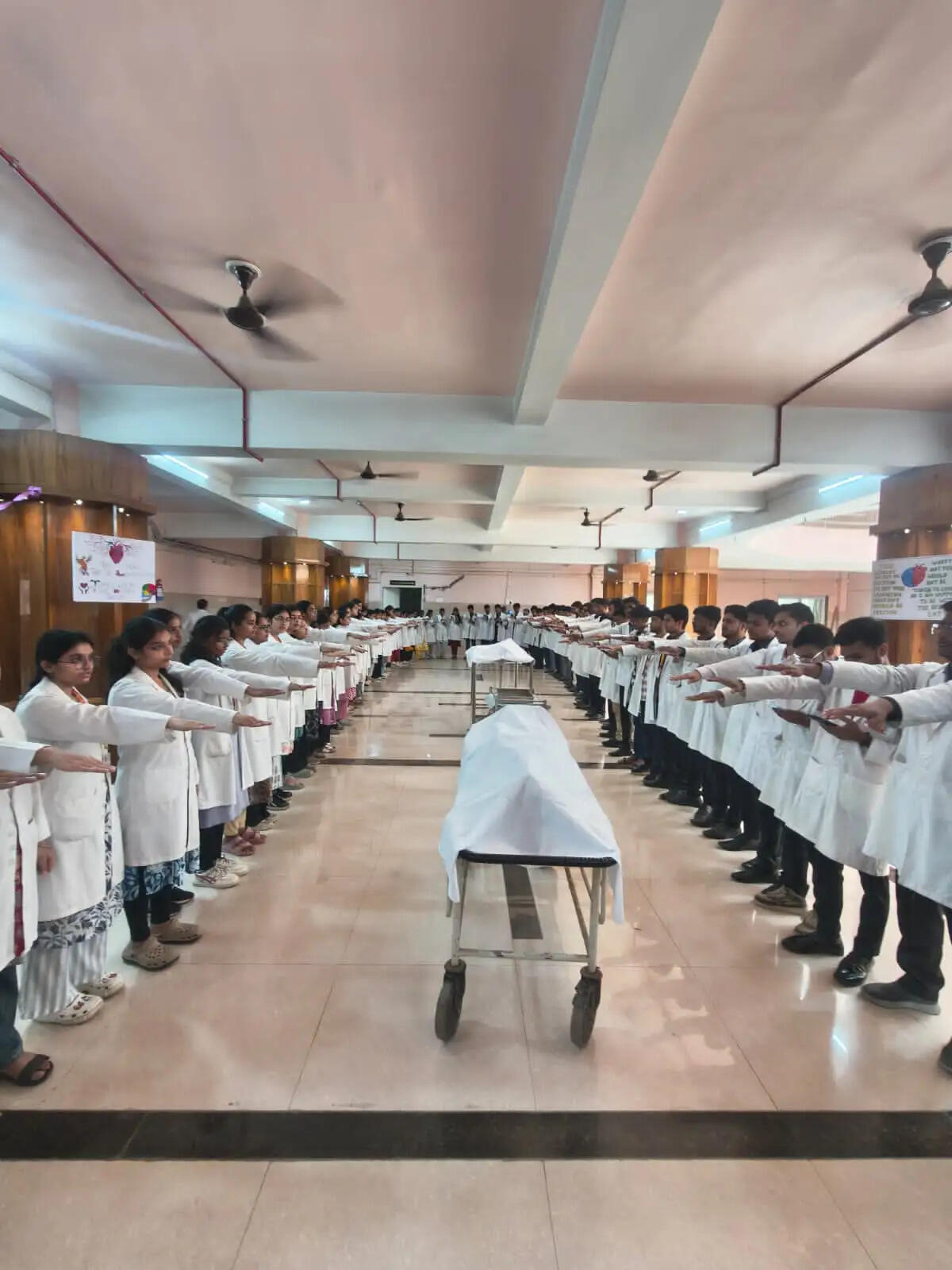 बीएएमएस के विद्यार्थियों ने ली कैडेवरिक ओथ, चिकित्सा नैतिकता के पालन का संकल्प