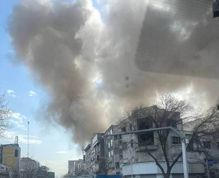 ईरान पर इजराइल और अमेरिका का हमला, खामेनई के ठिकाने पर धमाका, सुरक्षित