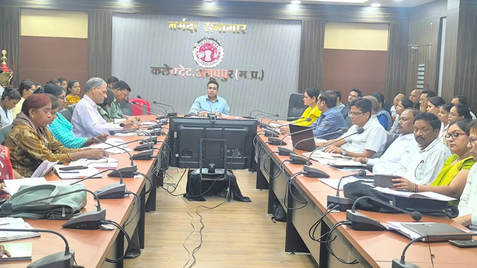 अनूपपुर: महिलाओं एवं बच्चों के विकास के लिए मैदानी अमला करें बेहतर कार्य, लापरवाही पर होगी कार्यवाही - कलेक्टर