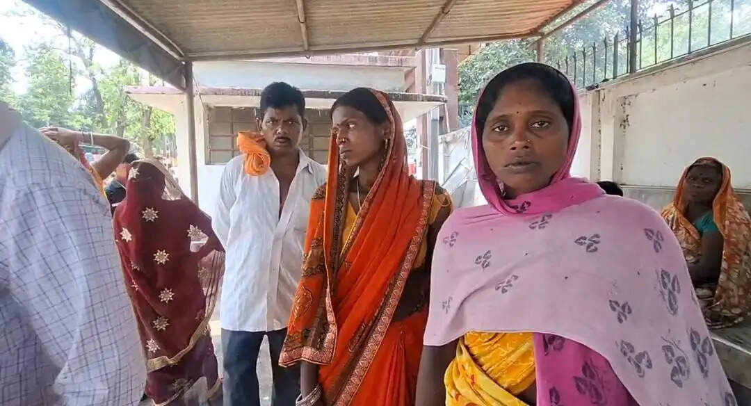 आंधी में पेड़ गिरने से घायल व्यक्ति की इलाज के दौरान मौत
