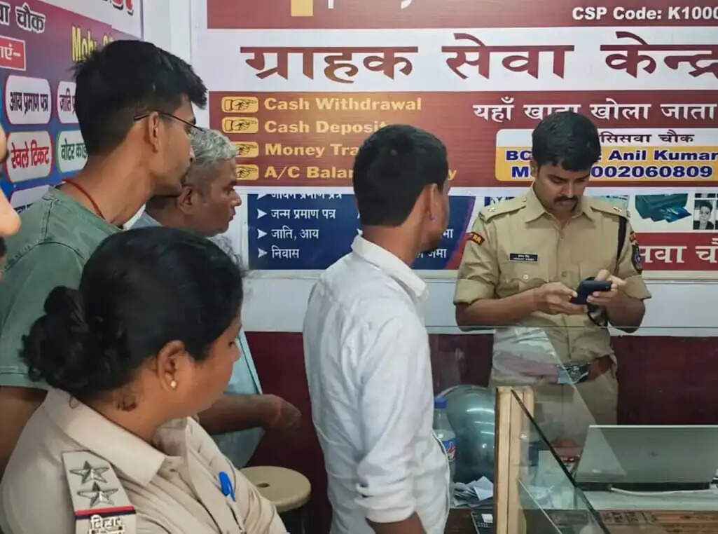 कॉमन सर्विस सेंटर पर छापेमारी,अवैध दस्तावेजों के साथ दो गिरफ्तार