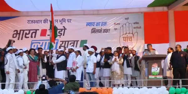 देश की सिर्फ तीन फीसदी आबादी के लिए सरकार : राहुल गांधी