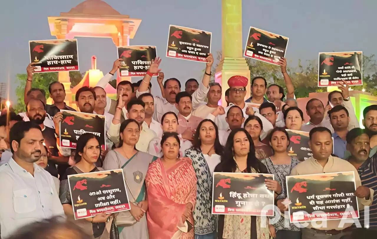 विप्र फाउंडेशन ने पहलगाम हमले के शहीदों को कैंडल मार्च निकाल कर दी श्रद्धांजलि