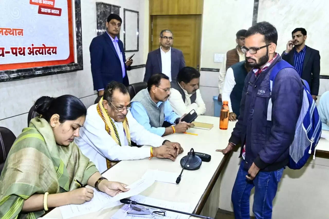 भाजपा प्रदेश कार्यालय में मंत्रियों ने कार्यकर्ताओं की समस्याएं सुन किया तुरंत समाधान