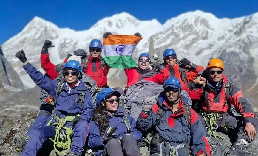 मुरादाबाद जिले के एनसीसी कैडेट्स ने फतह किया माउंट रेनोक