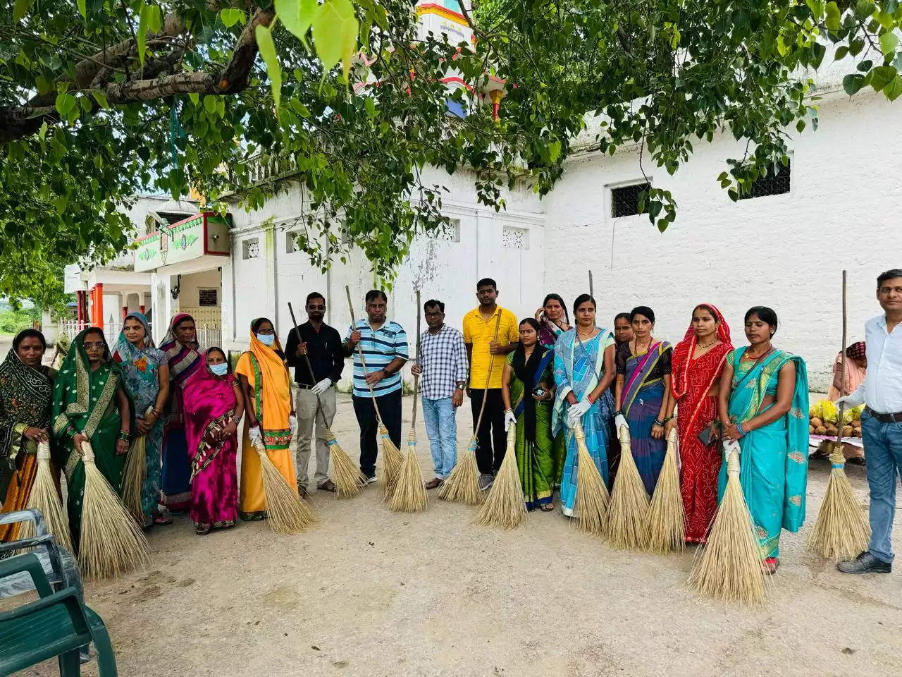 जांजगीर: स्वच्छता की अलख जगाने पीथमपुर में चला स्वच्छता कार्यक्रम