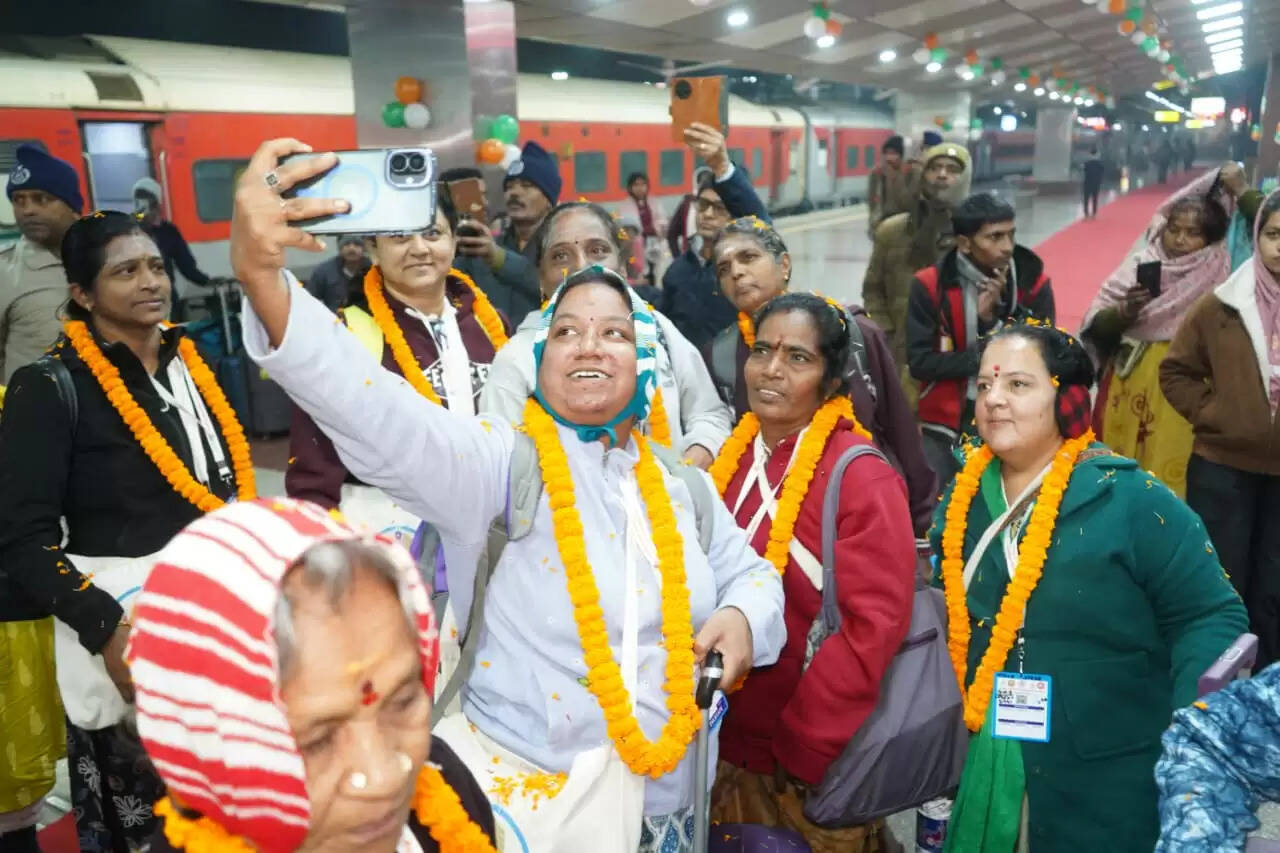 काशी तमिल संगमम—4: तमिलनाडु से काशी पहुंचा छठा दल, आध्यात्मिक वातावरण देख भावुक हुईं महिलाएं