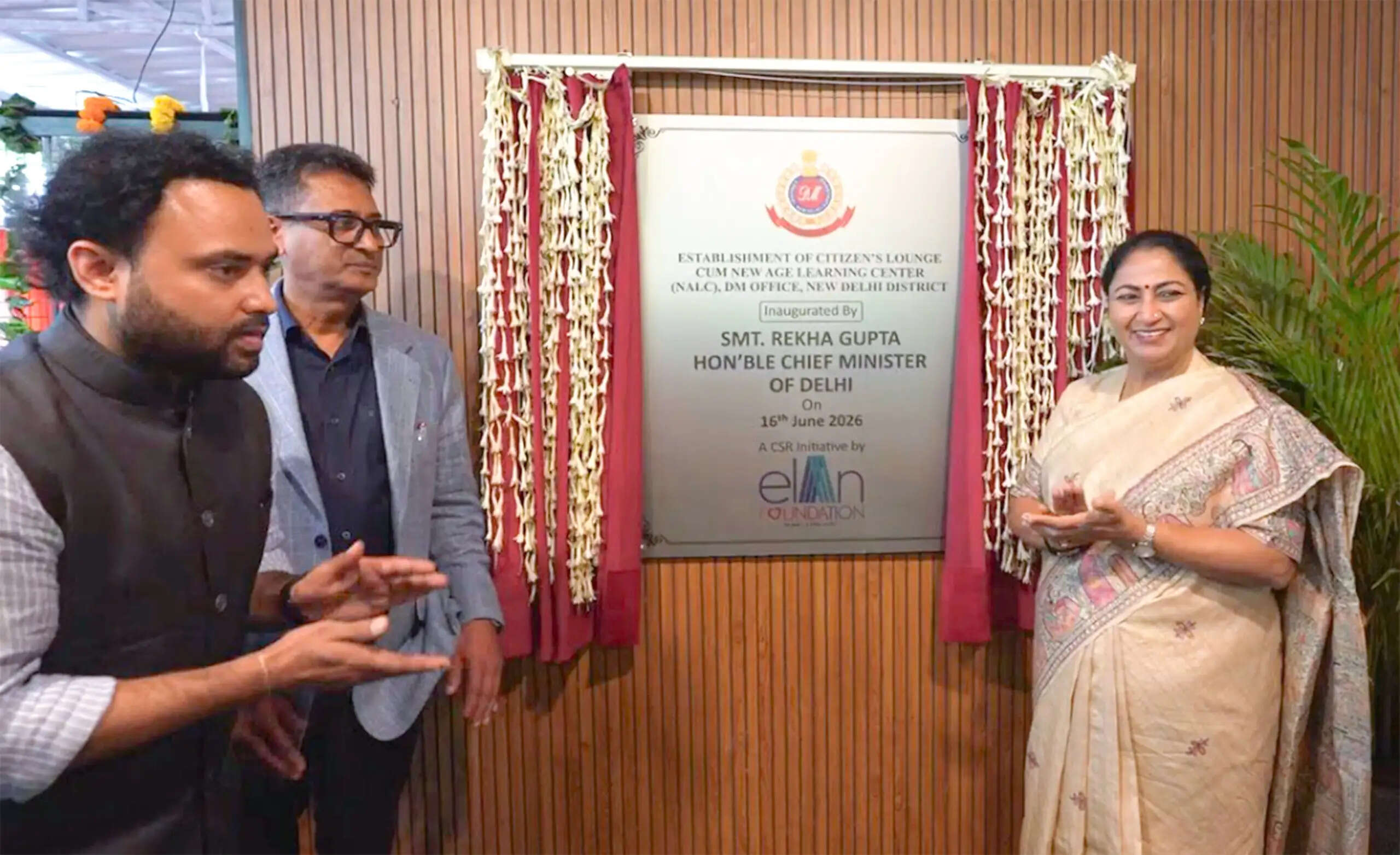 मुख्यमंत्री रेखा गुप्ता ने डीएम ऑफिस में ‘सिटिजन लाउंज-कम-न्यू एज लर्निंग सेंटर’ का किया उद्घाटन