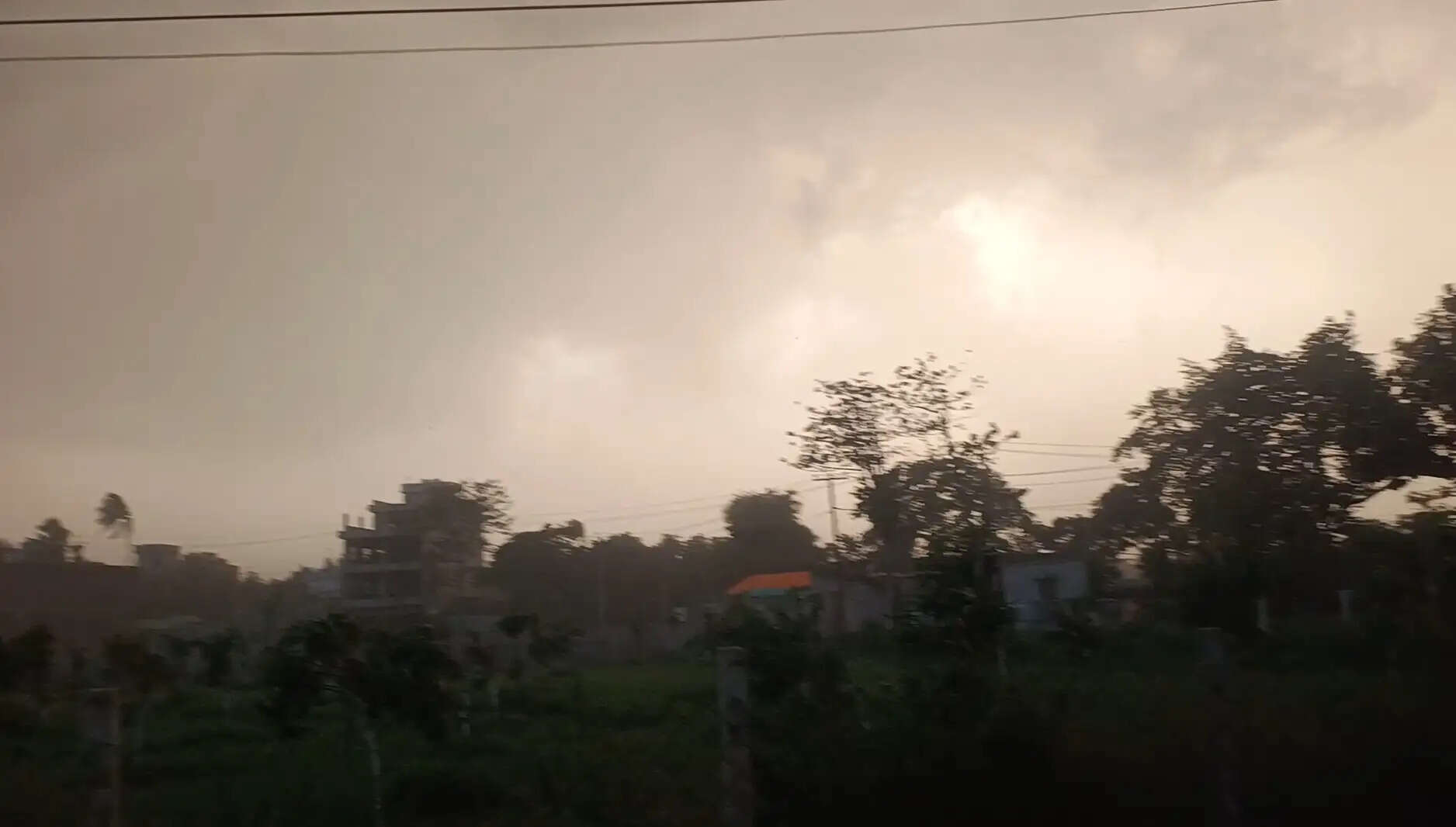 जिले में आंधी, बारिश और ओलावृष्टि से बदला मौसम का मिजाज