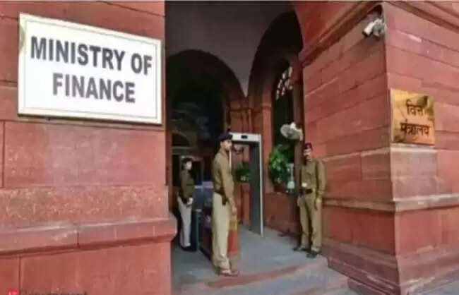 वित्त मंत्रालय ने बैंकों और वित्तीय संस्थानों से सतर्कता मामलों की शीघ्र जानकारी देने को कहा