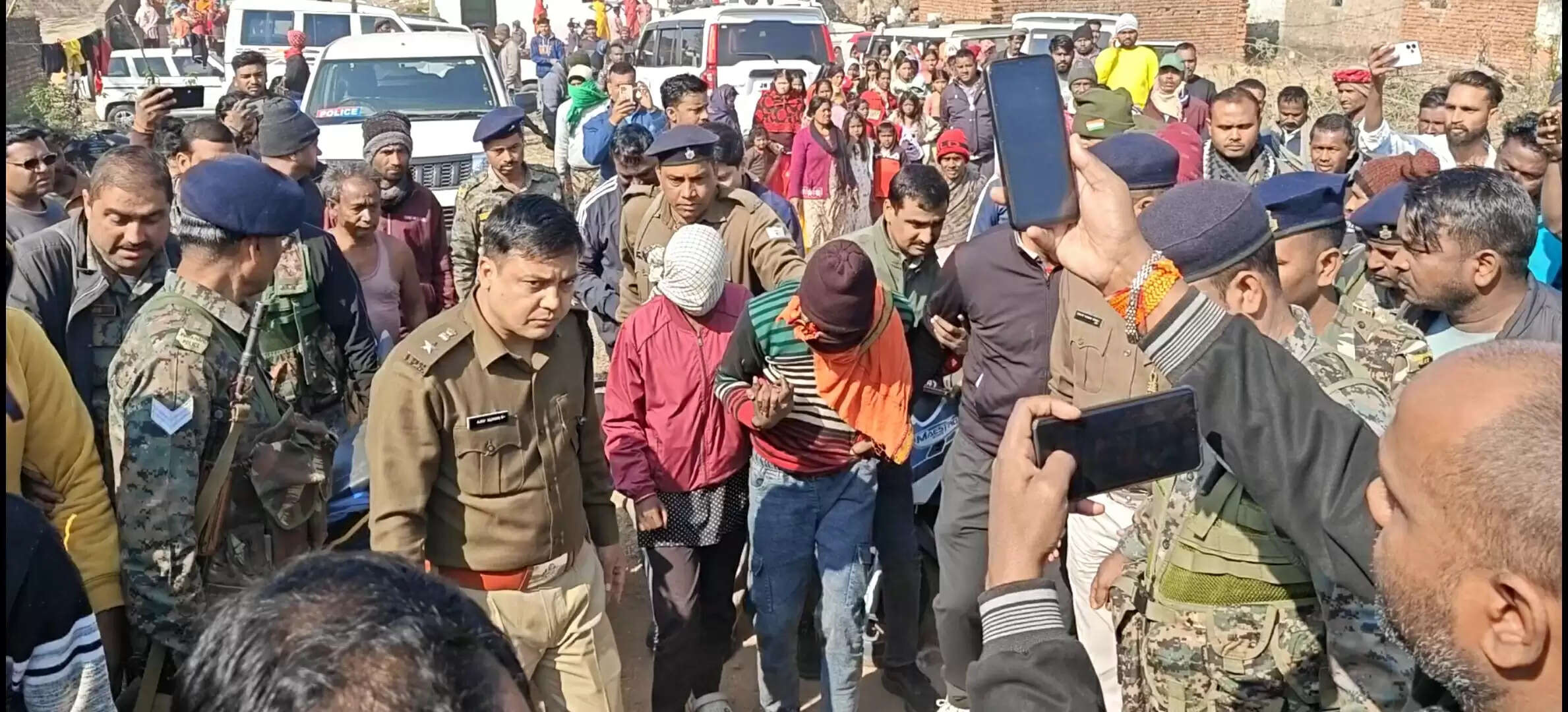 अंश और अंशिका 12 दिनों से सो रहे थे पुआल के बिस्तर पर