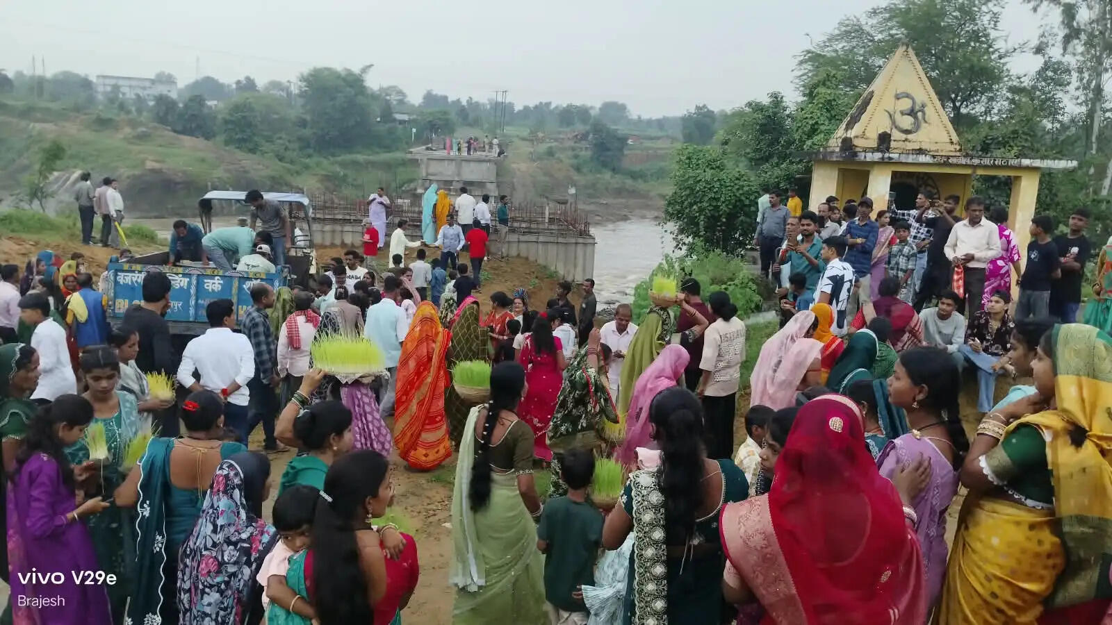अनूपपुर: कजलियां पर्व: धूमधाम से मनाया गया कजलियों का त्योहार, बड़े-बुजुर्गों ने दिया छोटों को आशीर्वाद