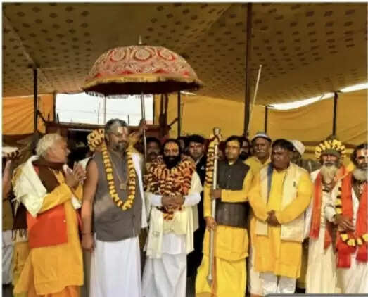 पुष्कर के श्री रामसखा आश्रम के महंत नंदराम शरण जी का महाकुंभ में पट्टाभिषेक