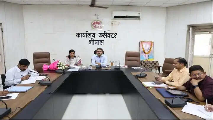 भोपालः एक्टिव मोड’ में कार्य करें अधिकारी, लापरवाही पर होगी सख्त कार्रवाई
