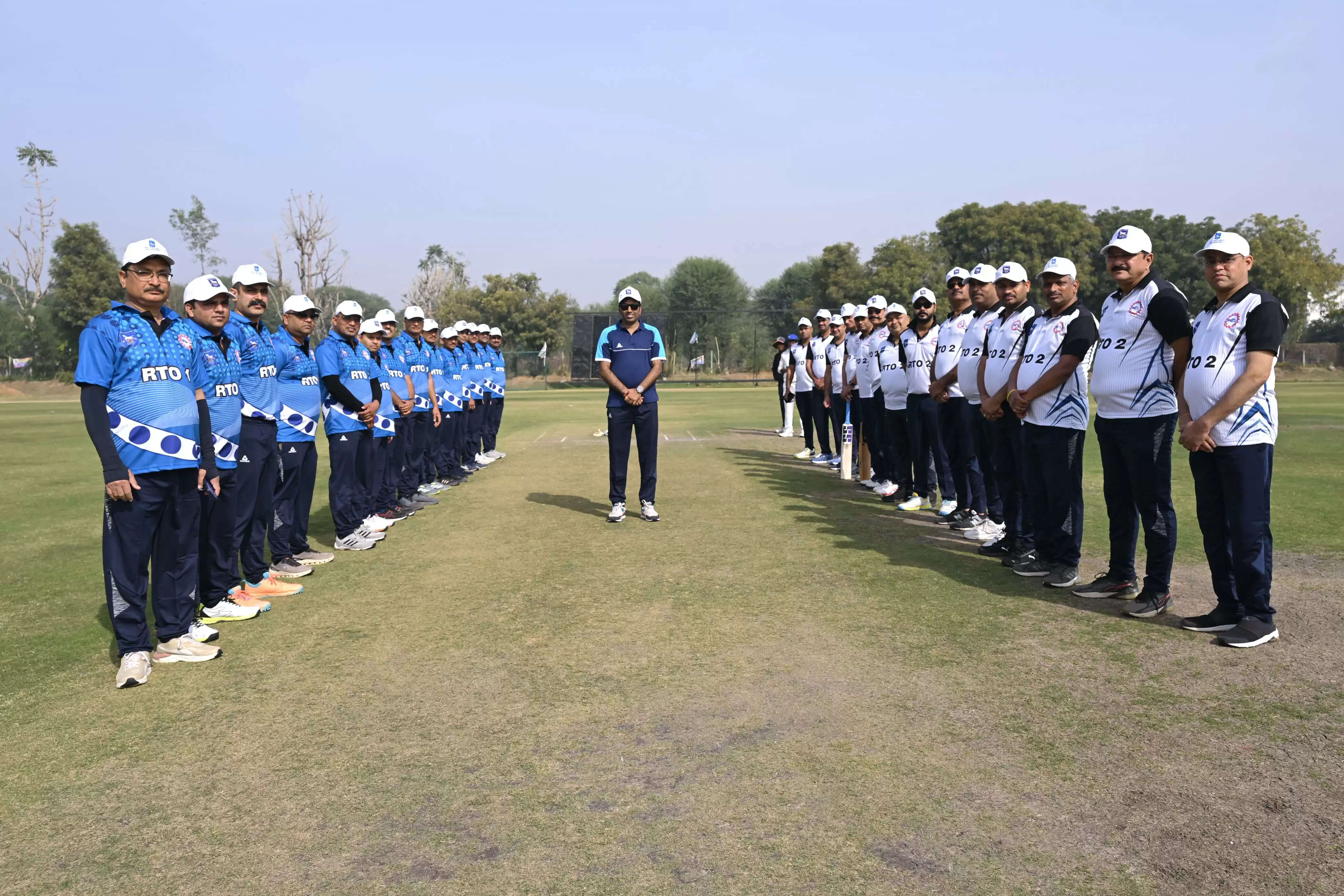 परिवहन निरीक्षकों का मैत्री क्रिकेट मैच: खेल के जरिए दिया सड़क सुरक्षा का संदेश