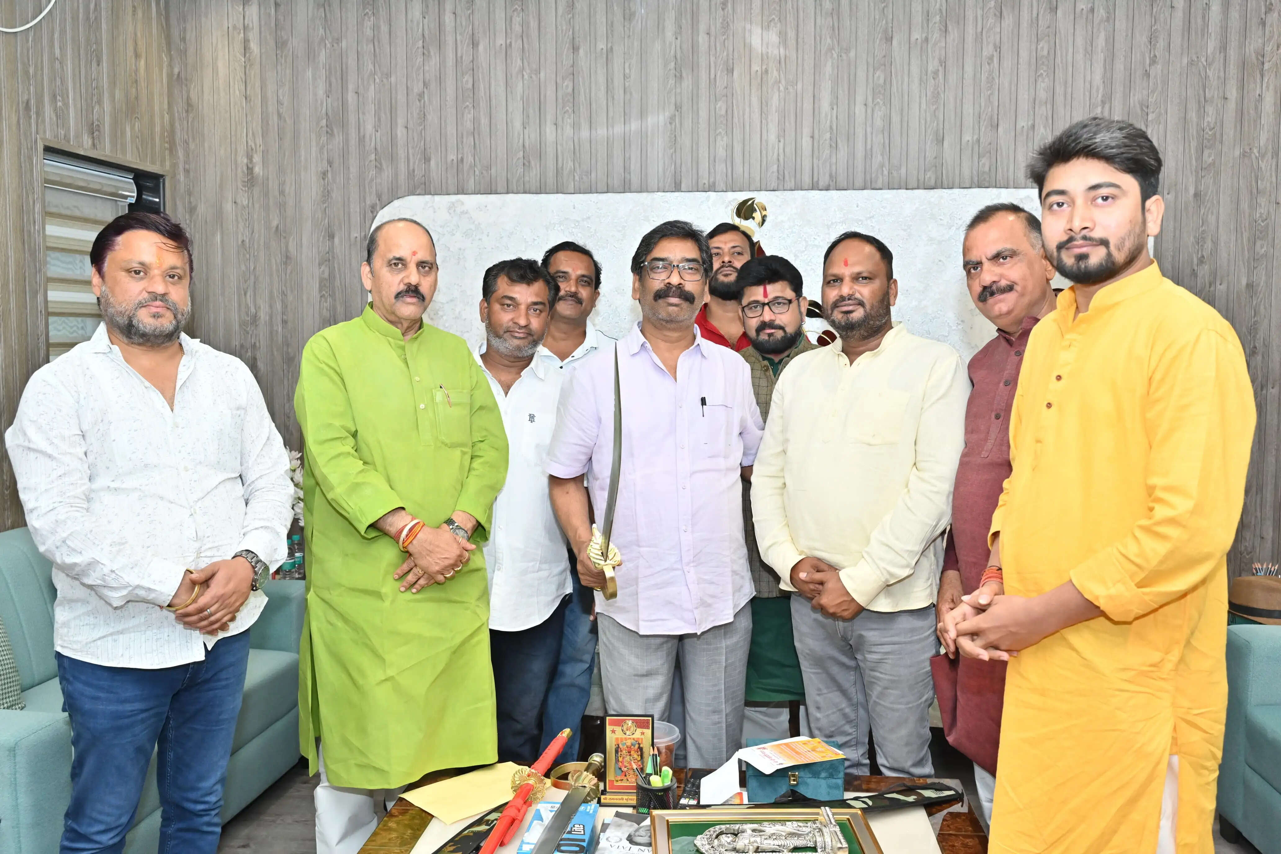 रामनवमी महोत्सव को लेकर प्रतिनिधिमंडलों ने मुख्यमंत्री हेमंत सोरेन से की मुलाकात, किया आमंत्रित