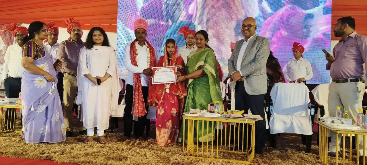 मुख्यमंत्री सामूहिक विवाह योजना में 156 जोड़े जीवन के नए सफर पर