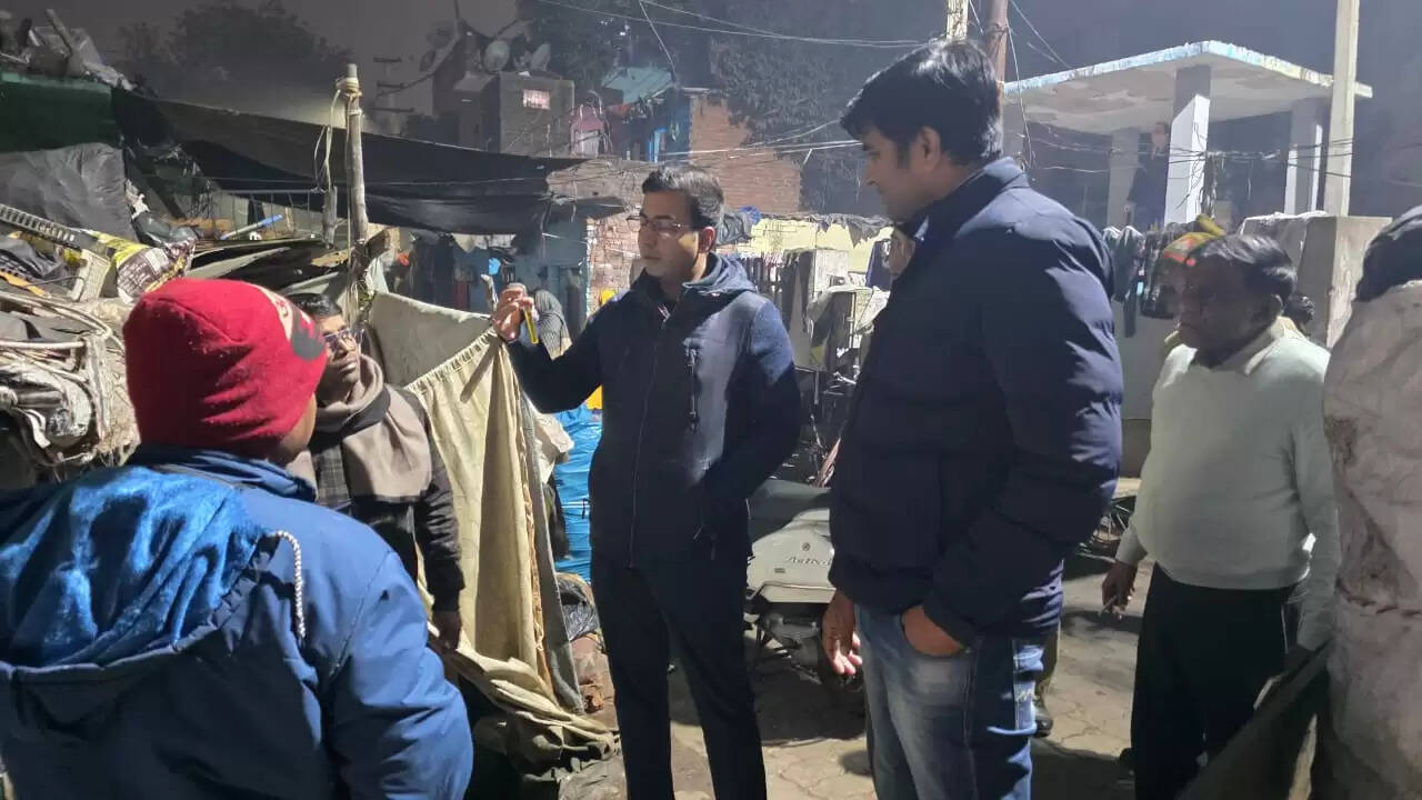 जोन–4 में जलकल विभाग की पेयजल आपूर्ति व्यवस्था का एसडीएम ने लिया जायजा