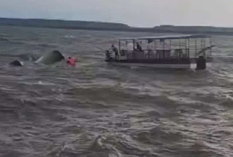 (अपडेट) मप्र के जबलपुर में बरगी डैम में डूबा पर्यटकों से भरा क्रूज, छह शव बरामद, रेस्क्यू जारी