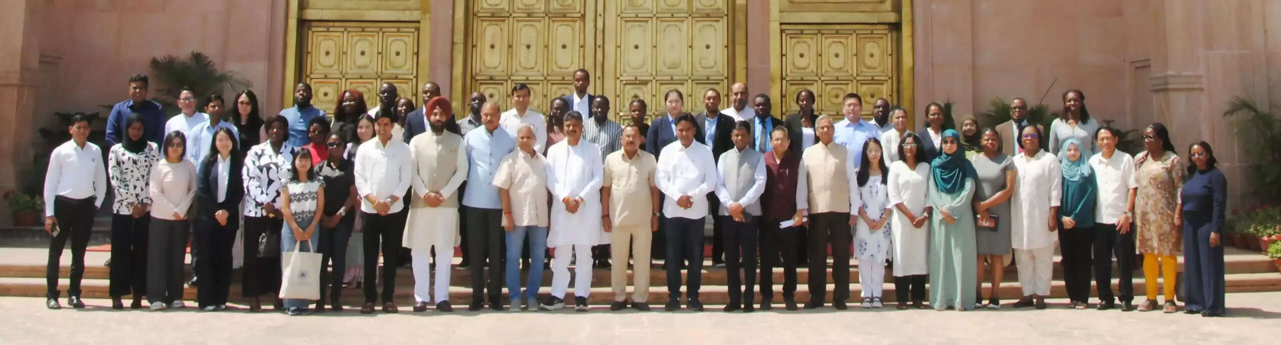 सरल और स्पष्ट भाषा में बने कानून, तभी झलकेगी जनता की इच्छा : देवनानी