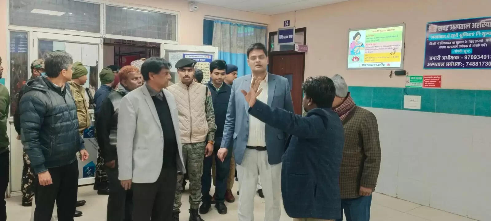 डीएम ने बढ़ते ठंड को लेकर किया सदर अस्पताल का निरीक्षण
