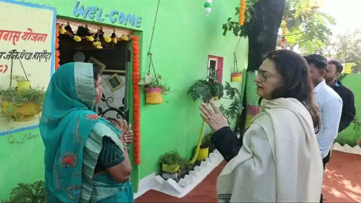 विदिशाः केन्द्रीय सचिव ने जिले के ग्रामों में पीएम जन-मन एवं धरती आबा के कार्यों का किया निरीक्षण