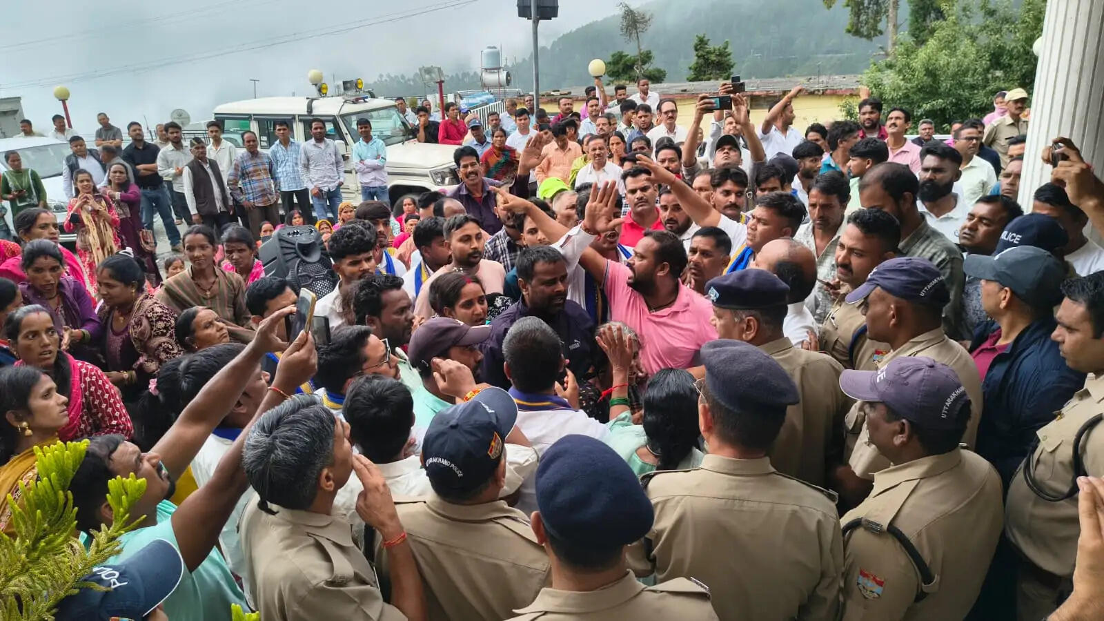 केतन लाल हत्याकांड के सह आरोपियों की गिरफ्तारी की मांग