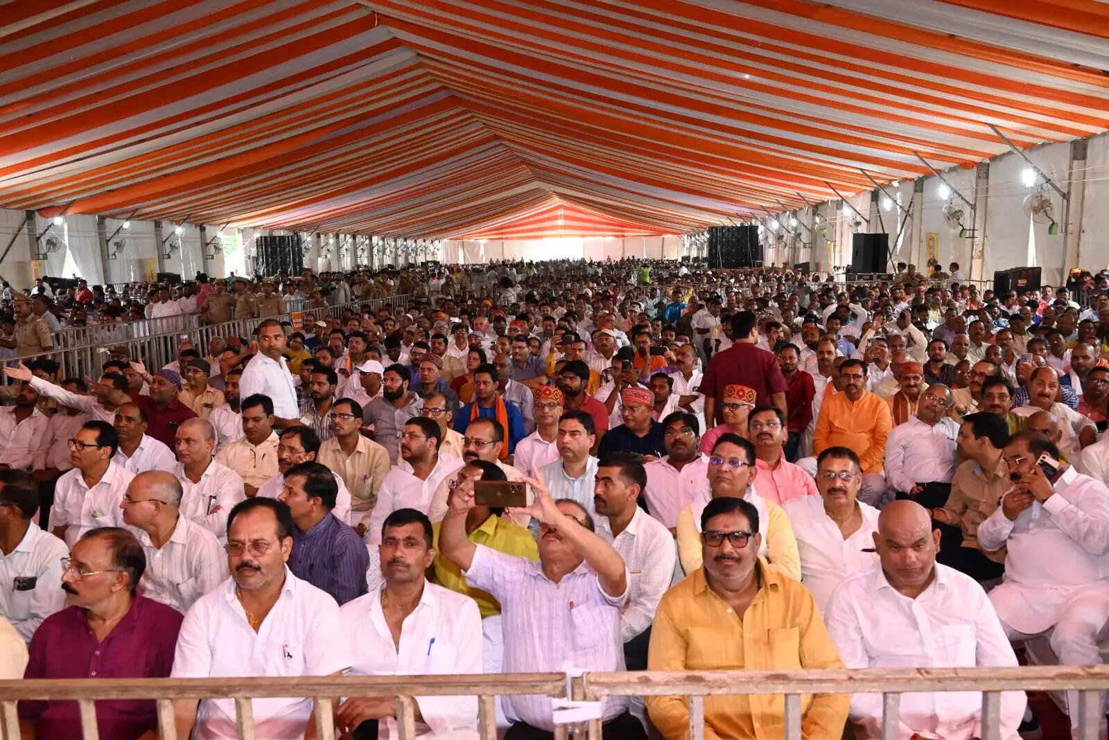 सपा और शिक्षा कभी न मिलने वाले नदी के दो छोर: मुख्यमंत्री