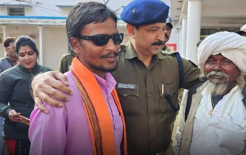 मप्रः कर्नाटक में बंधक बनाए गए 60 मजदूरों को वापस लेकर आई पुलिस