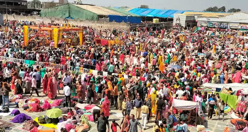 स्त्री की गोद और पुरुष की जेब अगर खाली रह जाए तो दुनिया जीने नहीं देतीः पंडित प्रदीप मिश्रा