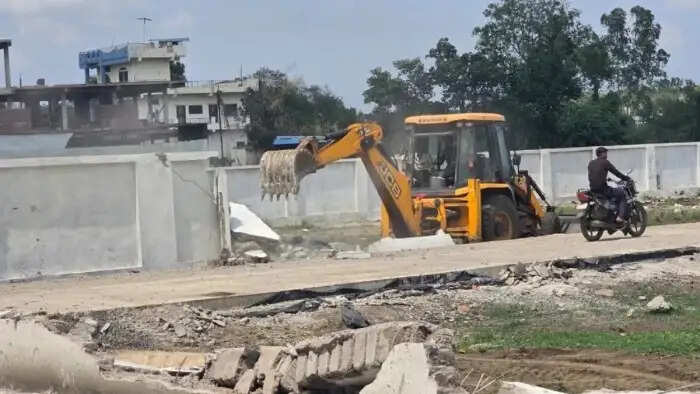 मप्रः भोपाल में अवैध कॉलोनी से अवैध निर्णाण हटाया, 27 करोड़ की जमीन मुक्त कराई गई