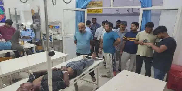 सुपौल में तेज रफ्तार ट्रैक्टर का कहर, बाइक सवार युवक गंभीर रूप से घायल