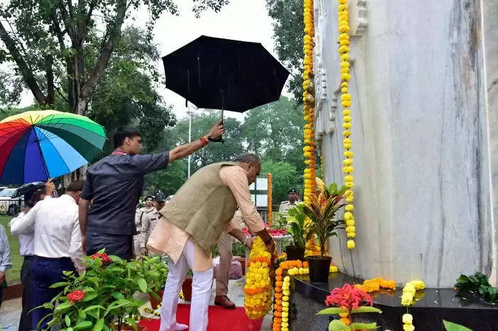 वन मंत्री रावत ने राष्ट्रीय वन शहीद दिवस पर वन शहीदों को अर्पित की पुष्पांजलि