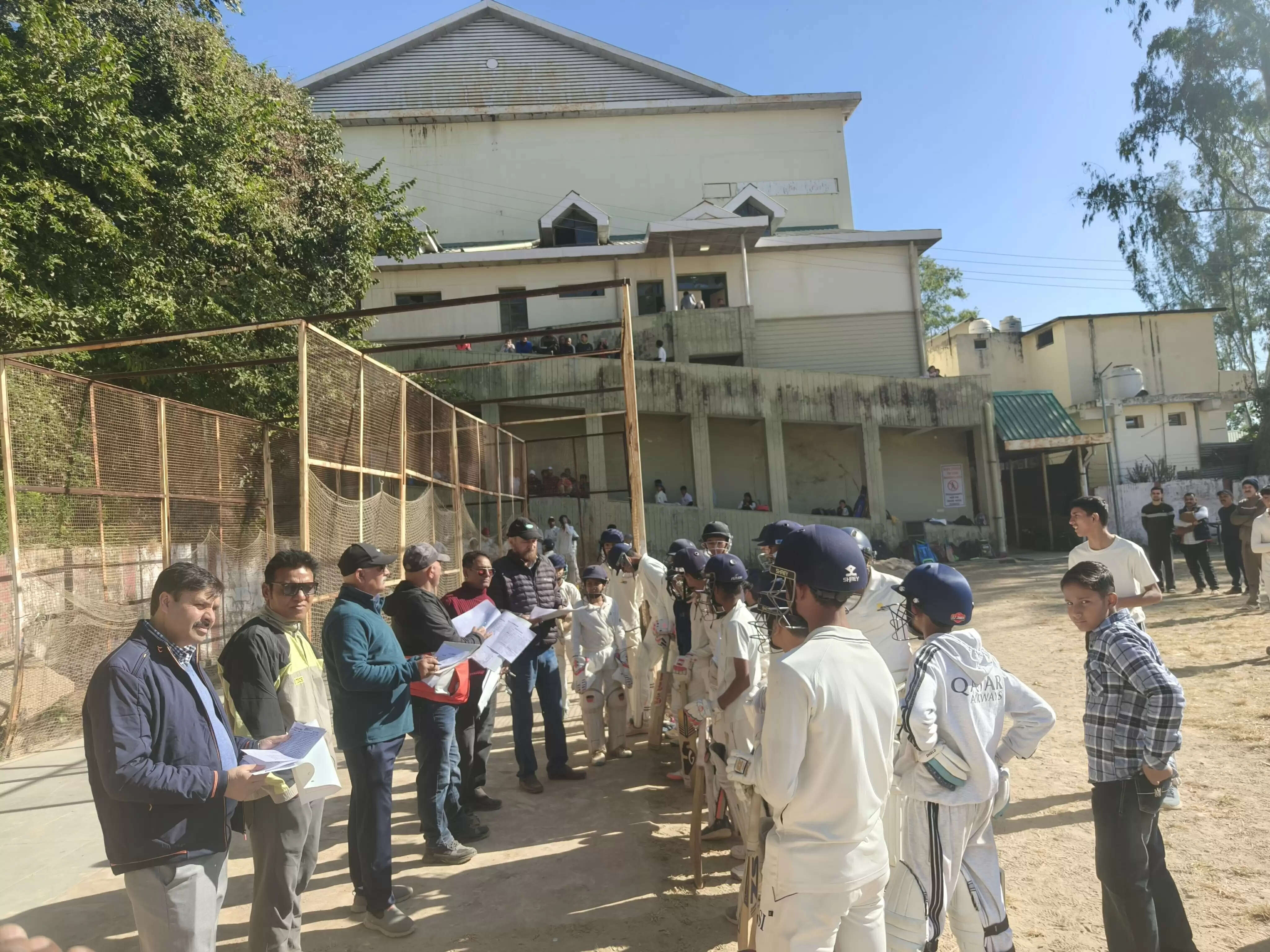 अंडर 14 क्रिकेट बॉयज जिला स्तरीय चयन हेतु नाहन में आयोजित हुए ट्रायल